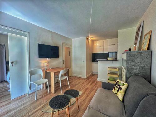 V Park by Welcome to Cannes