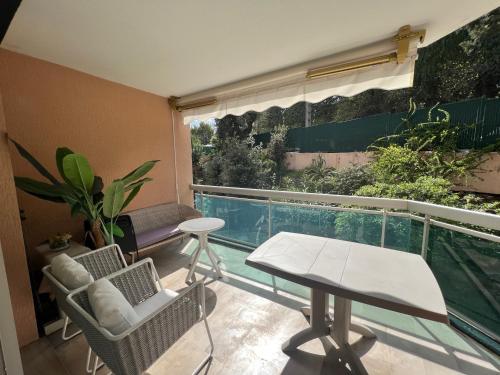 Bazén v ubytovaní V Park by Welcome to Cannes alebo v jeho blízkosti