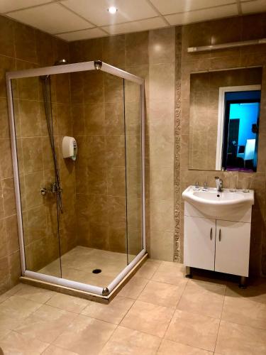 a bathroom with a shower and a sink at Arena Tarnovo Hotel -Free Large Private Parking in Veliko Tŭrnovo