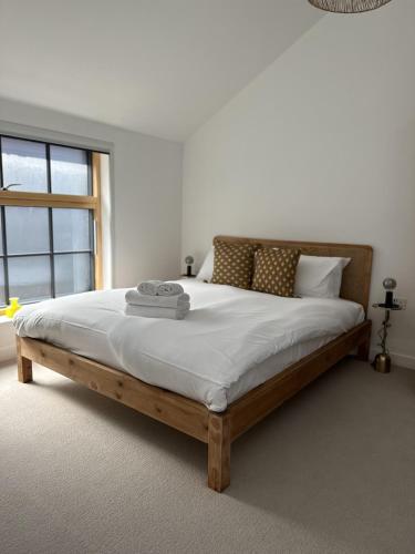 Ideal Bristol getaway - 3 bed harbourside home photo 18