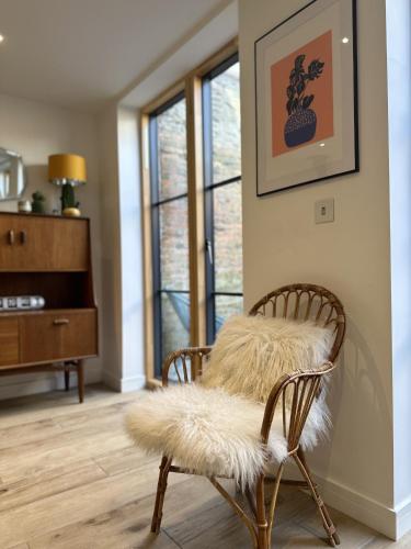 Ideal Bristol getaway - 3 bed harbourside home photo 23