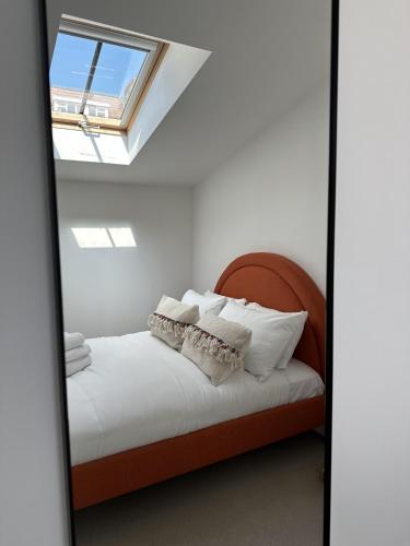 Ideal Bristol getaway - 3 bed harbourside home photo 36