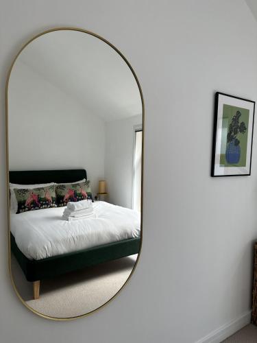 Ideal Bristol getaway - 3 bed harbourside home photo 40