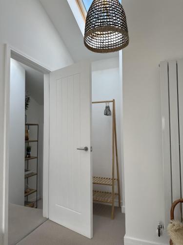 Ideal Bristol getaway - 3 bed harbourside home photo 43