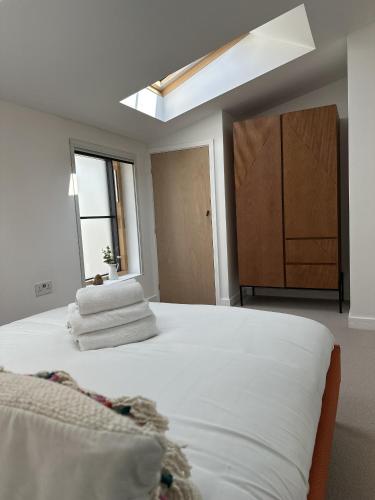 Ideal Bristol getaway - 3 bed harbourside home photo 35