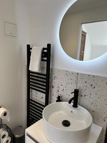 Ideal Bristol getaway - 3 bed harbourside home photo 58