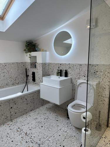 Ideal Bristol getaway - 3 bed harbourside home photo 68