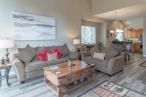 Creekside Townhome – Photos 4