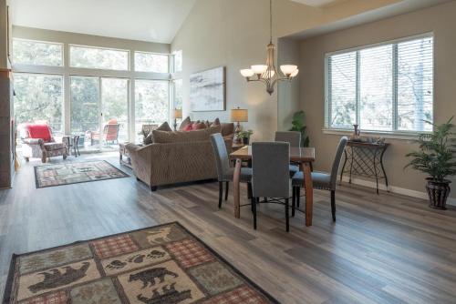 Creekside Townhome – Photos 2