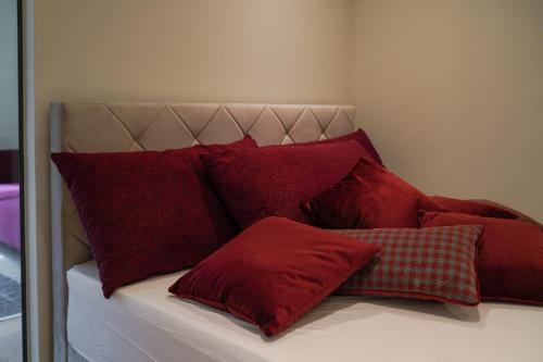 Postel nebo postele na pokoji v ubytování Castle View Luxury Suite