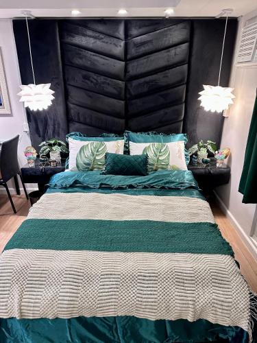 Una cama o camas en una habitación de Queen Size Studio in Solinea, Cebu City