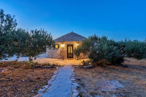 Villa Heritage - Historic Charm with Heated Pool & Children's Playground