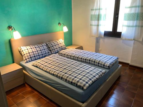Giường trong phòng chung tại Villa del Brigante, 200m from the beach, 80m², 2 bedrooms, 4-5 persons