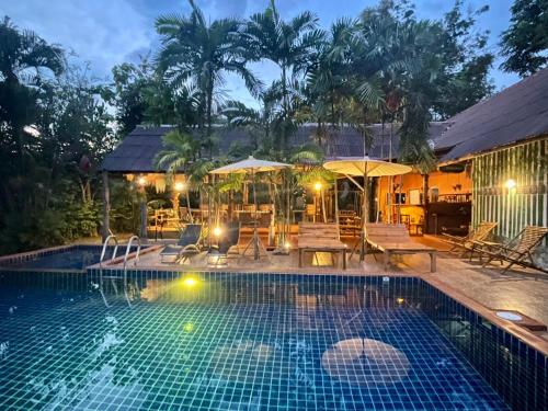 Πισίνα στο ή κοντά στο Bamboo Hideaway Resort