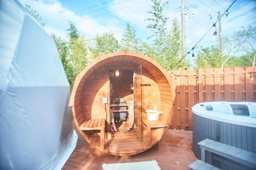 a wooden saificialificialificialificialificialificialificialificialificialificialificialificialificial at 隠れ家リゾート/アウトドアステイホテル/HERMiT ichinomiya【ハーミットいちのみや】 in Ichinomiya