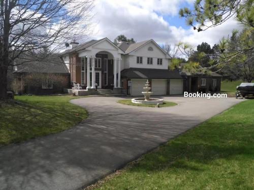 Bygningen som villaen ligger i