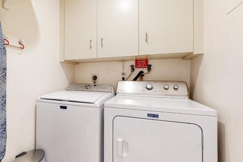 a small laundry room with a washer and dryer at The Village Glen in Vail