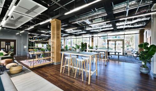 Restoran atau tempat lain untuk makan di For Students Only The Oaks in Coventry