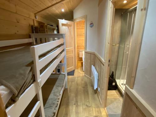 Kúpeľňa v ubytovaní Joli 2 pièces tout confort - FR-1-692-18