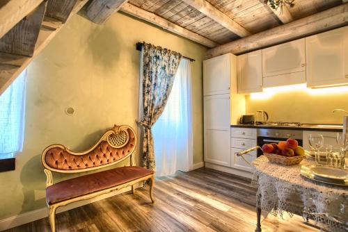 Η κουζίνα ή μικρή κουζίνα στο Casa Sale con AC e wifi in borgo ligure