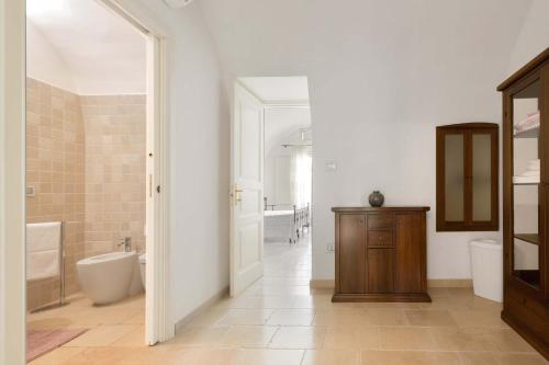 a bathroom with a tub and a toilet and a sink at Appartamento Aldo Moro by BarbarHouse in Tuglie