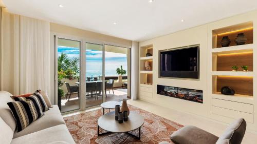 Frontline luxury 10 mins from Puerto Banús RDR303