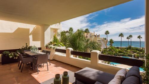Frontline luxury 10 mins from Puerto Banús RDR303