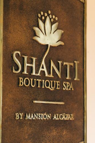 a label for a shanghai boutique spa with a flower at Mansion Alcazar in Cuenca