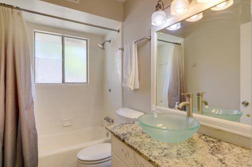 een badkamer met een glazen wastafel en een toilet bij The Ranger House Columbus Home with Fenced Backyard in Columbus