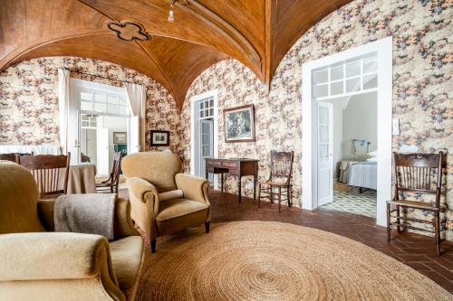 an ornate living room with floral wallpaper and furniture at Casa Garcia in Amareleja