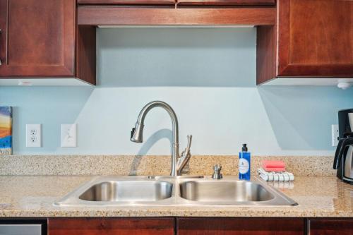 A Shore Thing at Laketown Wharf #1904 by Nautical Properties photo 16