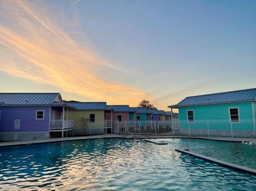 a row of houses with a pool of water at Key West Cottages in Chincoteague