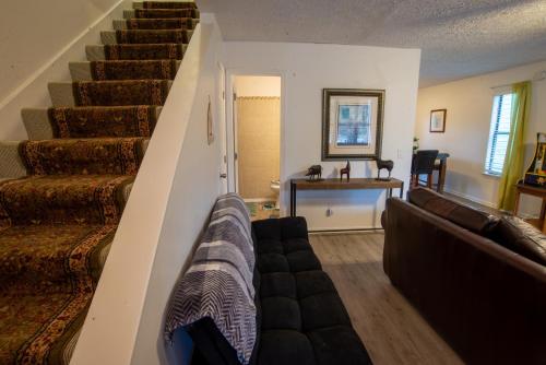 OceanView Oasis - Relax with Hot Tub, Breakfast, Fire Pit & Putting Green! photo 19