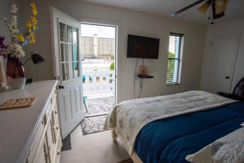 OceanView Oasis - Relax with Hot Tub, Breakfast, Fire Pit & Putting Green! photo 31