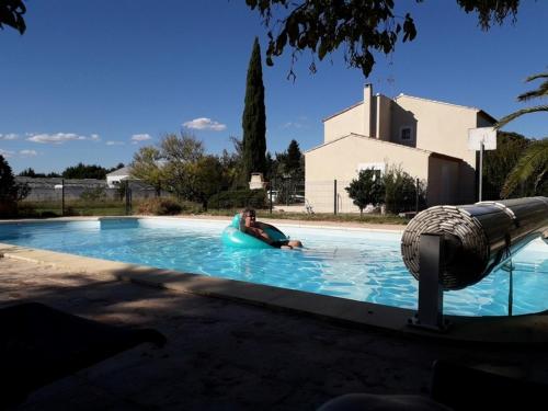 Πισίνα στο ή κοντά στο Gîte PMR Evasion Camarguaise