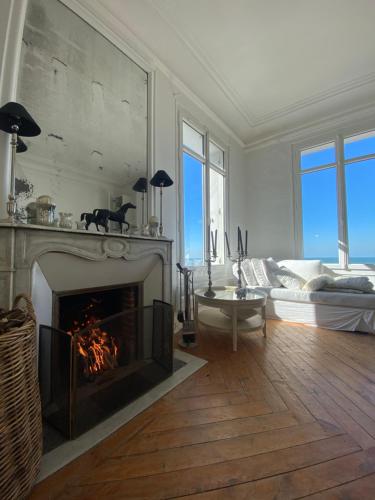 Posedenie v ubytovaní Magnifique appartement avec cheminée sur la plage
