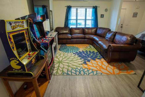 OceanView Oasis - Relax with Hot Tub, Breakfast, Fire Pit & Putting Green! photo 18