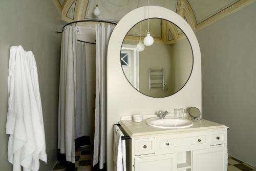 a bathroom with a sink and a mirror at Casa Garcia in Amareleja