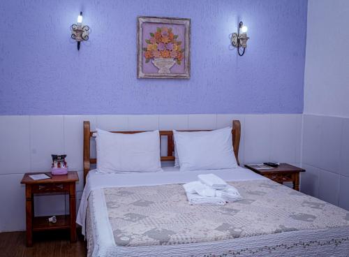 Ένα ή περισσότερα κρεβάτια σε δωμάτιο στο Casa de Violeta Pousada