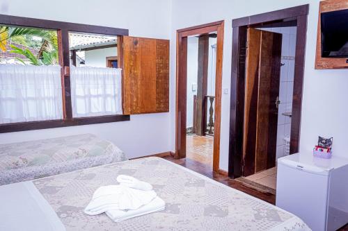 Ένα ή περισσότερα κρεβάτια σε δωμάτιο στο Casa de Violeta Pousada