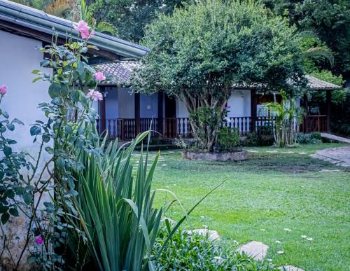 Κήπος έξω από το Casa de Violeta Pousada