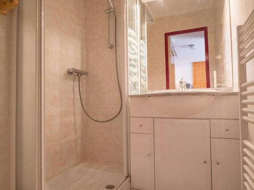 a bathroom with a shower and a sink at Appartement Lanslebourg-Mont-Cenis, 3 pièces, 7 personnes - FR-1-508-98 in Lanslebourg-Mont-Cenis