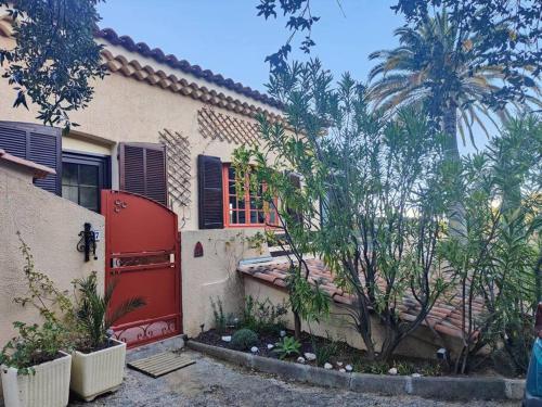 Appartement à Pramousquier Le Lavandouにある庭