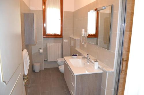 Ένα μπάνιο στο B&B Villa Il Poggiolino