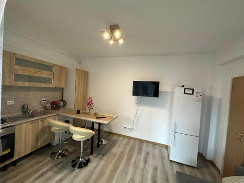 Een keuken of kitchenette bij Red Corner Central Apartment