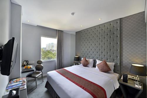 Postel nebo postele na pokoji v ubytování Serela Cihampelas by KAGUM Hotels