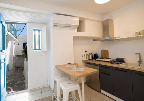 MYKONOS HOUSE Wanderlust , Mykonos Town tesisinde mutfak veya mini mutfak