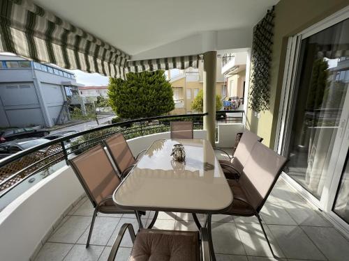a table and chairs on a balcony with a view at Bella Maisonette in Pefkohori
