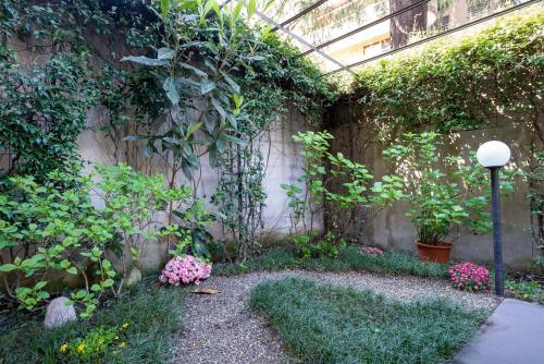 Κήπος έξω από το The Secret Garden