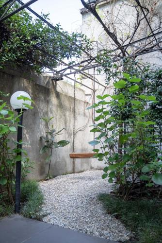 Κήπος έξω από το The Secret Garden